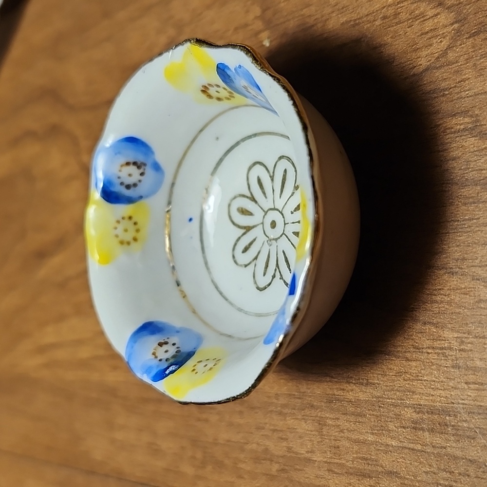 Vintage salt cellar floral design